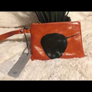 Florian Handcrafted leather wallet with leaves